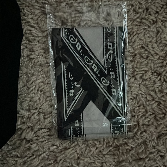 Y2K Liz Claiborne black purse with NIB purse scarf black and white - Picture 6 of 7